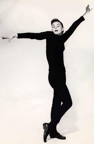 Illustration for article titled Your favourite 1950s Audrey Hepburn character is getting tipsy